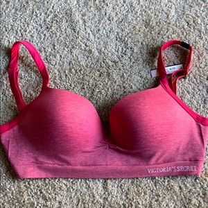 NWT Victoria Secret Sports Bra